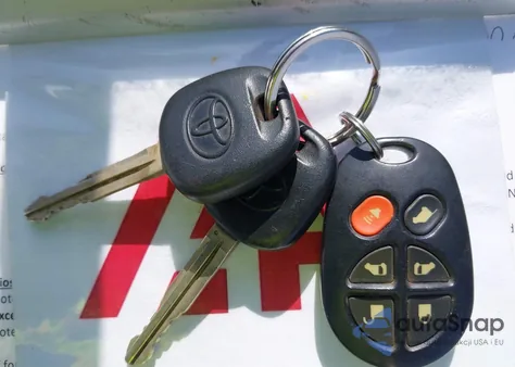 2004 Toyota Sienna Xle z USA, uszkodzony, nr VIN 5TDZA22C14S024074